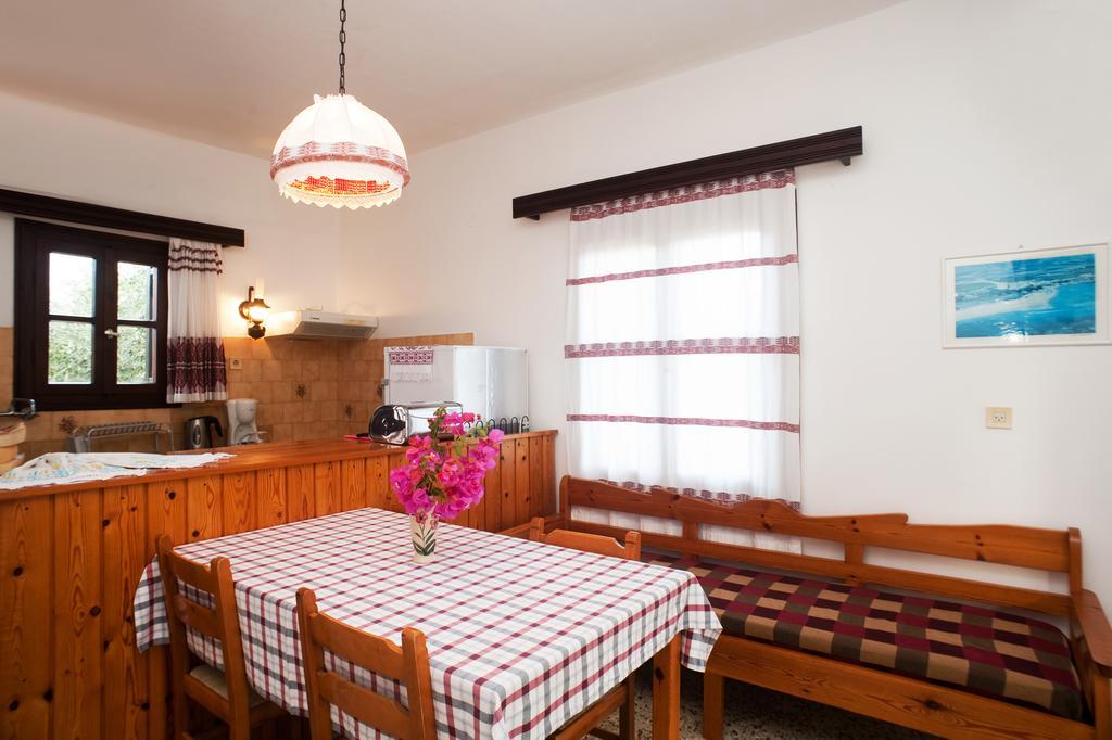 פראנגוקאסטלון Dolphin Apartments מראה חיצוני תמונה